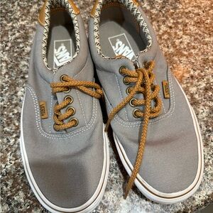 Women’s vans never worn